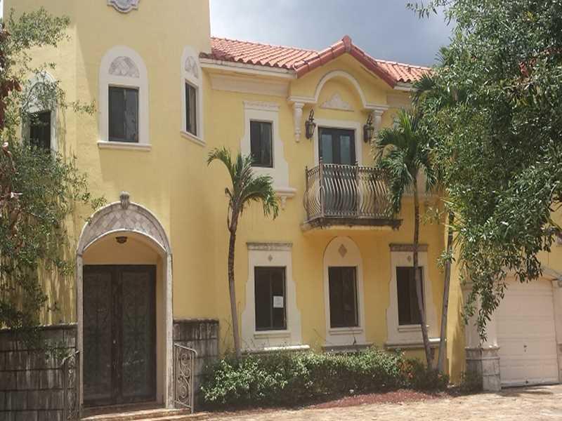 Property Photo: 7859 NW 165 St FL 33016