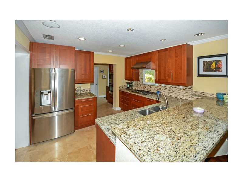 Property Photo: 416 Farmington Dr FL 33317