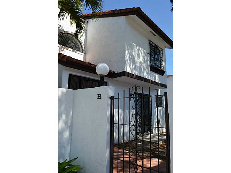 Property Photo:  1341 SW 124 Ct 4-H  FL 33184 