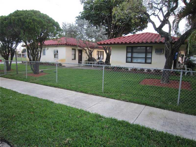 Property Photo: 522 N 19th Av 9 FL 33020
