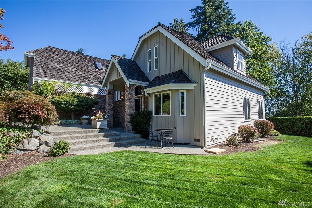 Property Photo: 18500 53rd Ave NE WA 98155