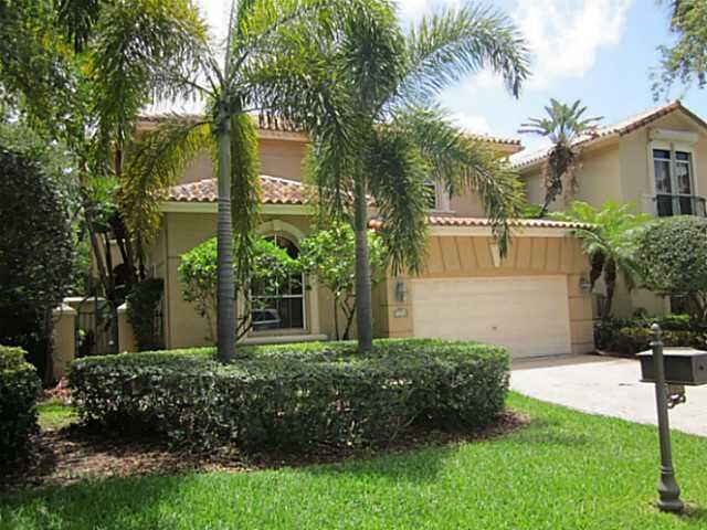 Property Photo:  1020 Waterside Ln  FL 33019 