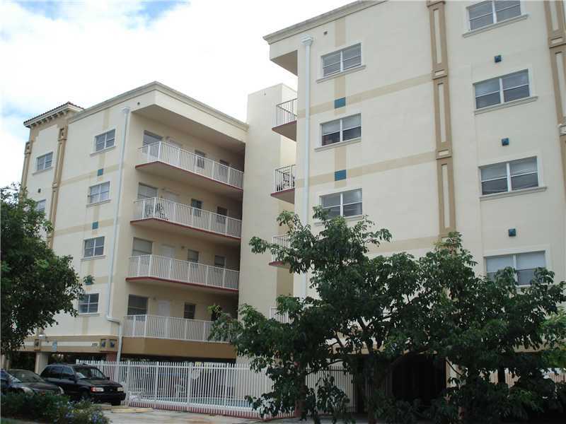 Property Photo:  2008 Jackson St E 10  FL 33020 