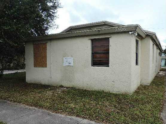 Property Photo:  2306 Raleigh St  FL 33020 