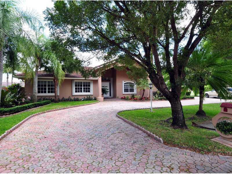 Property Photo: 12162 SW 102 St FL 33186