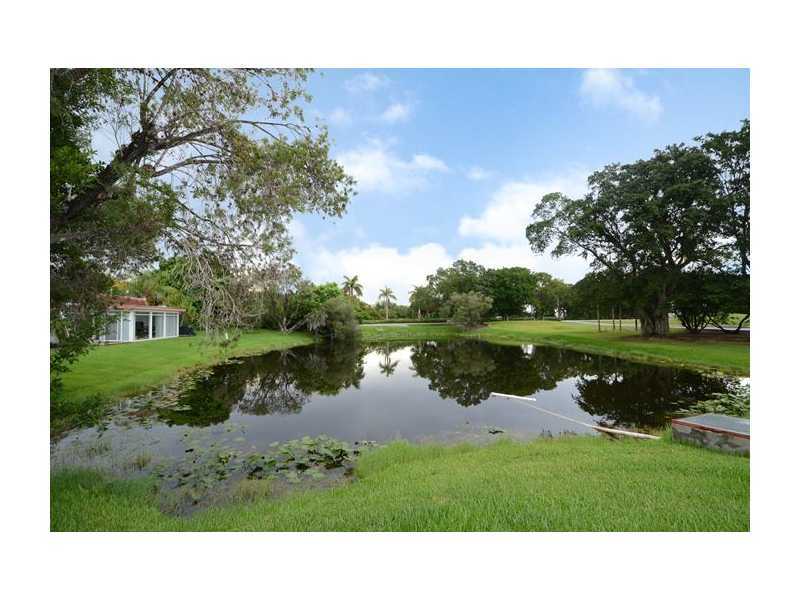 Property Photo:  16531 Country Club Cres 5  FL 33326 