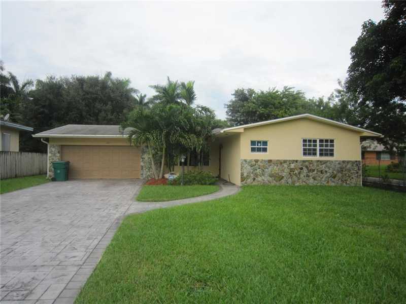 Property Photo: 225 NE 156 St FL 33162