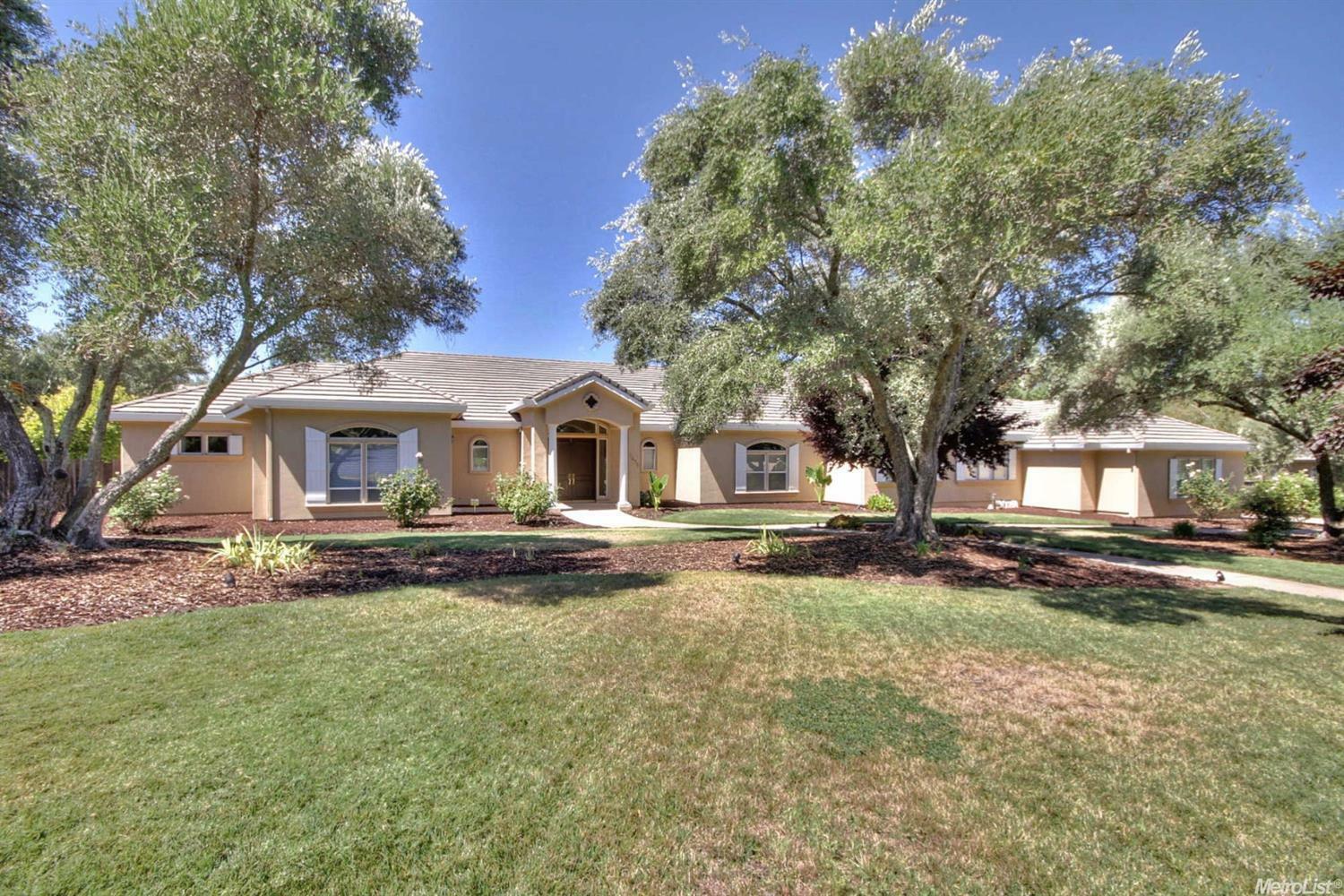 Property Photo:  5695 Lions Cross Circle  CA 95746 