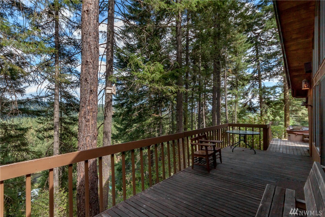 Property Photo:  1402 Oakmont Dr  WA 98922 