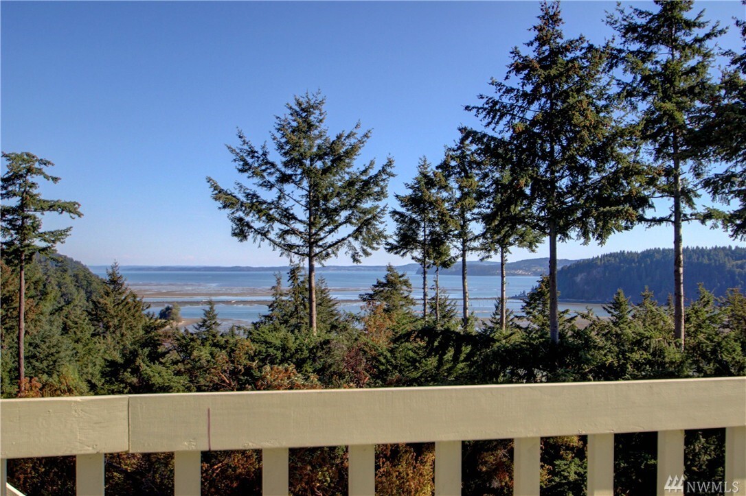 Property Photo: 661 Muckleshoot Cir WA 98257