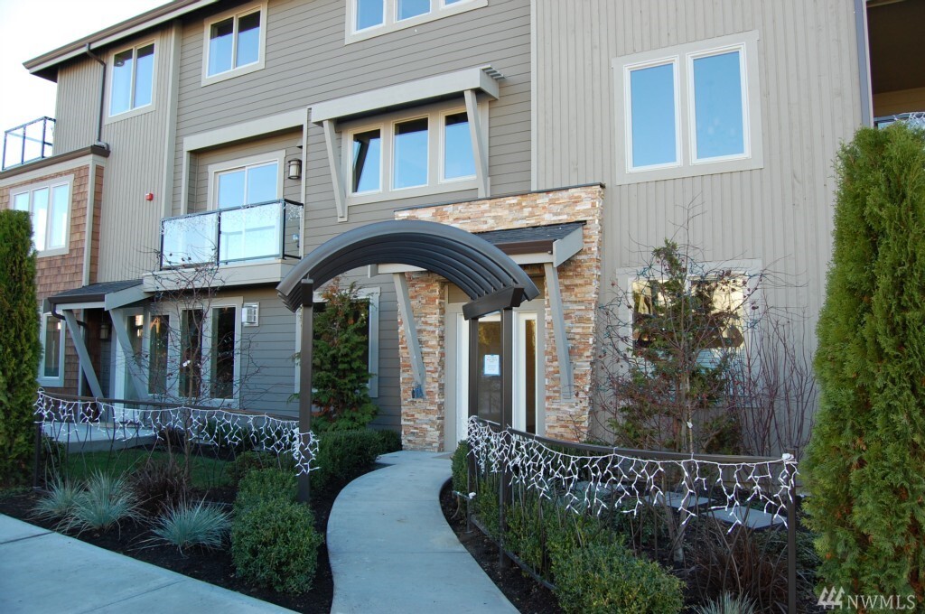 Property Photo: 316 Walnut St 102 WA 98020