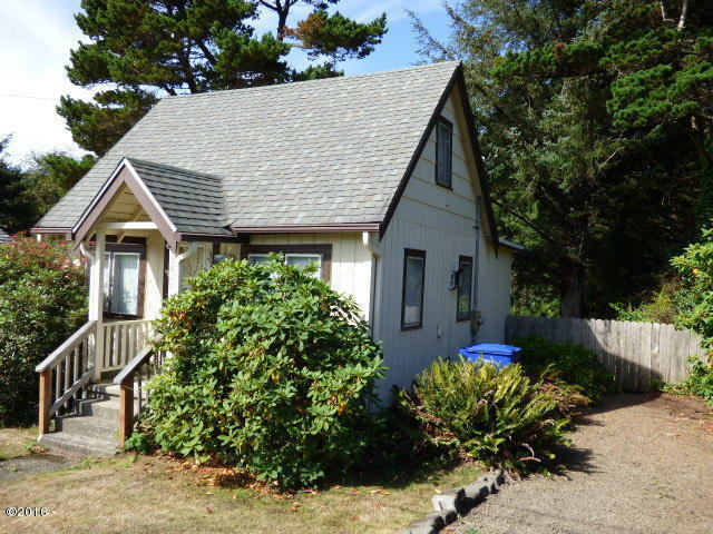 Property Photo:  3017 SW Beach  OR 97367 