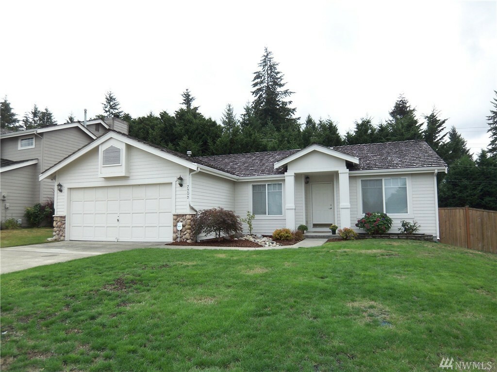 Property Photo:  7202 203rd St Ct E  WA 98387 