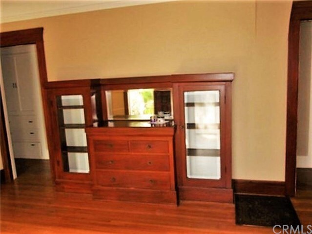 Property Photo: 4124 E Broadway CA 90803