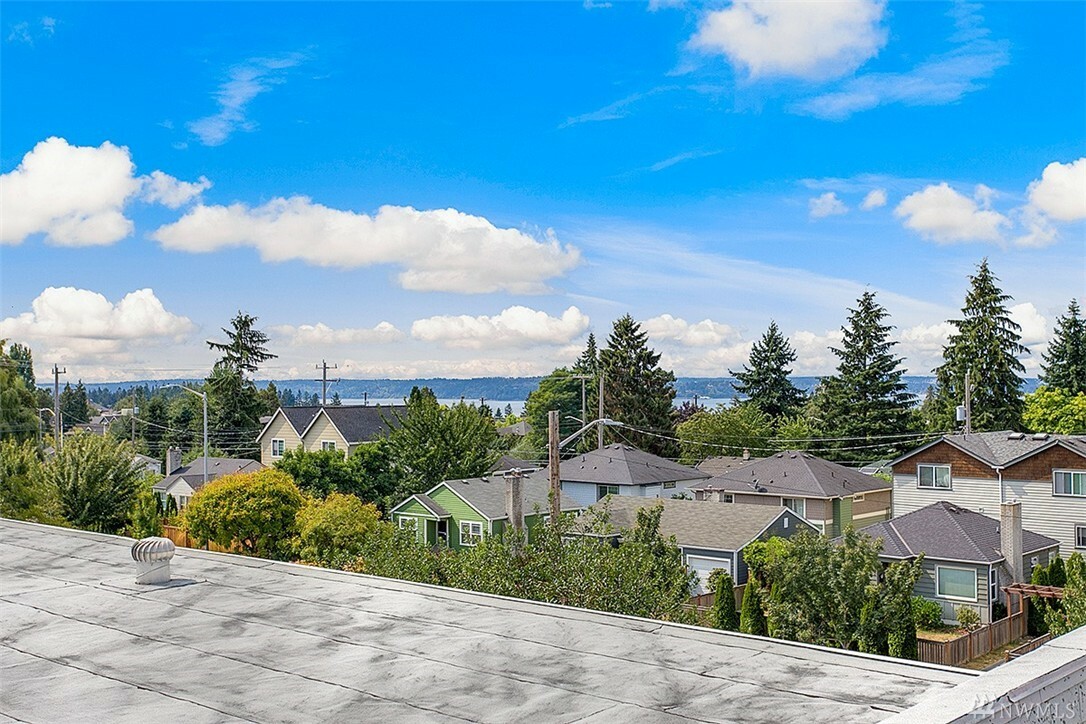 Property Photo:  6024 Fauntleroy Wy SW B  WA 98136 