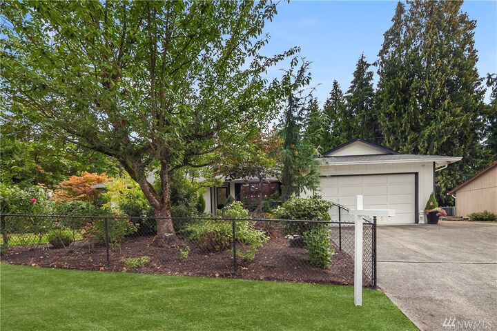 944 210th Ave NE  Sammamish WA 98074 photo