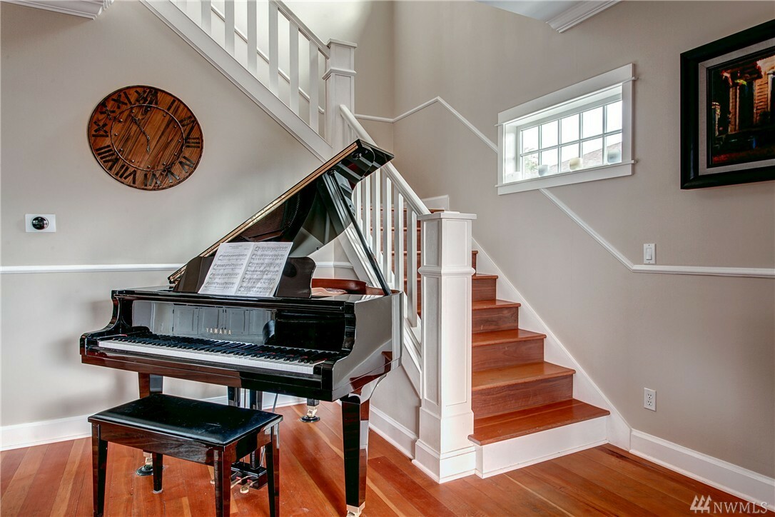 Property Photo: 10028 62nd Ave S WA 98178