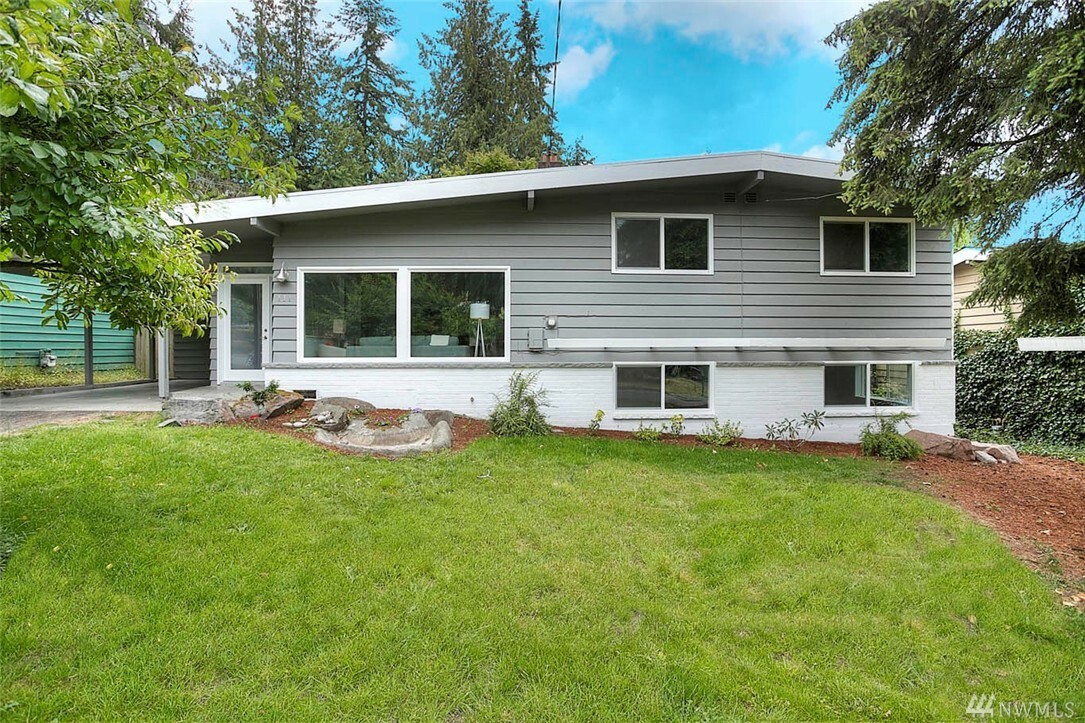 Property Photo:  111 NE 158th St  WA 98155 