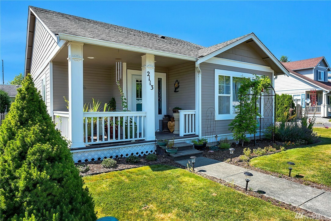 Property Photo:  2113 Cherry St  WA 98264 