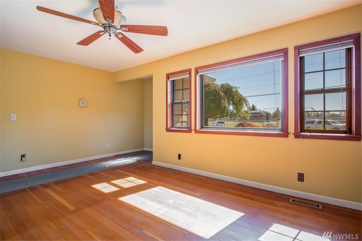 Property Photo: 465 W Columbia Street WA 98272