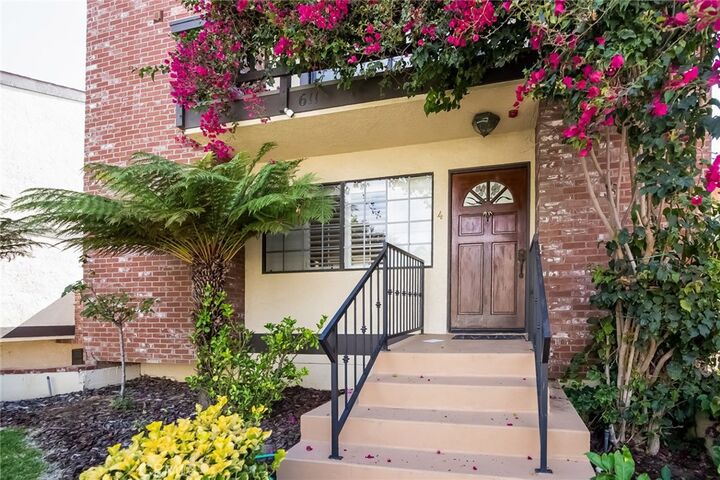 Property Photo:  611 N Guadalupe Avenue 4  CA 90277 