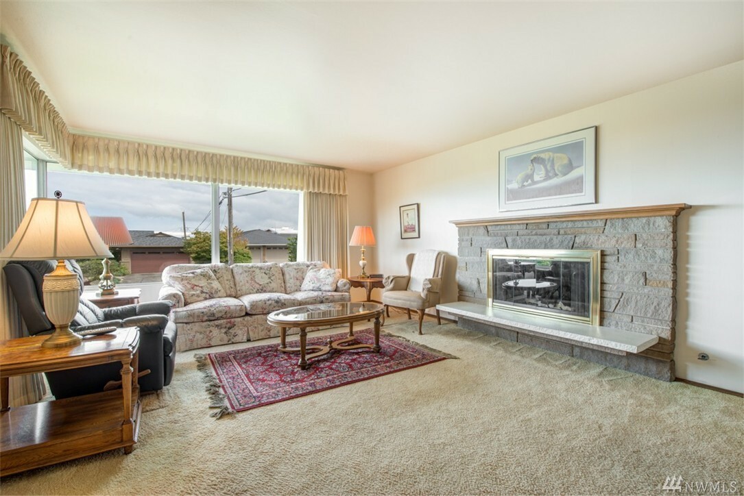 Property Photo: 2215 NW 93rd St WA 98117