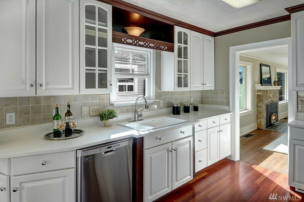 Property Photo:  522 N 80th St  WA 98103 