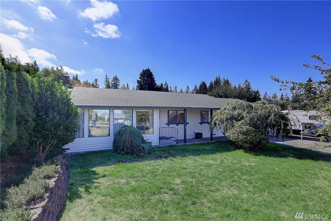 Property Photo: 693 Island View Dr WA 98282