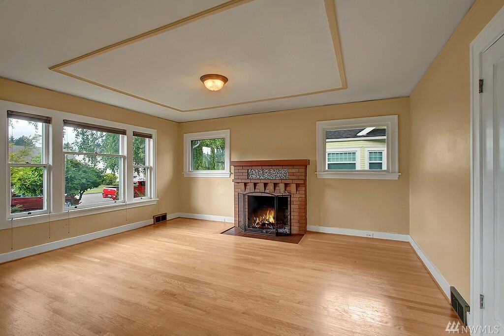 Property Photo:  1631 Lombard Ave  WA 98201 