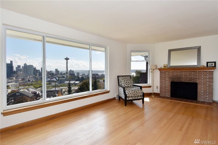 Property Photo:  1116 Bigelow Ave N  WA 98109 