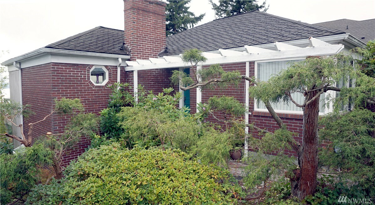 Property Photo:  12243 Shorewood Dr SW  WA 98146 