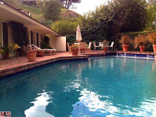 Property Photo:  9450 Hidden Valley Pl  CA 90210 