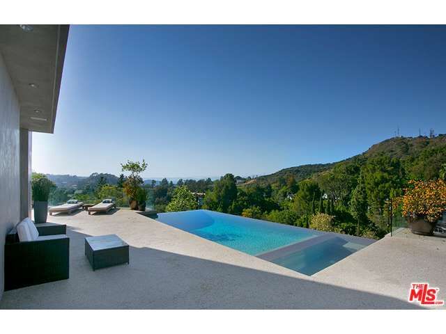 Property Photo: 2750 Cardwell Pl CA 90046