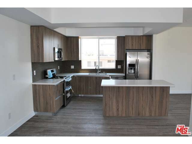 Property Photo: 1470 S Canfield Ave 201 CA 90035