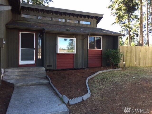 Property Photo:  675 NW 3rd Ave  WA 98277 