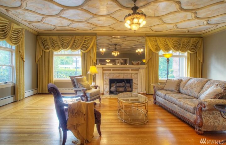 Property Photo:  521 N Yakima Ave  WA 98403 