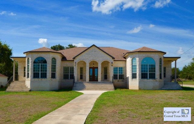 Property Photo: 927 Stagecoach Trail TX 78666