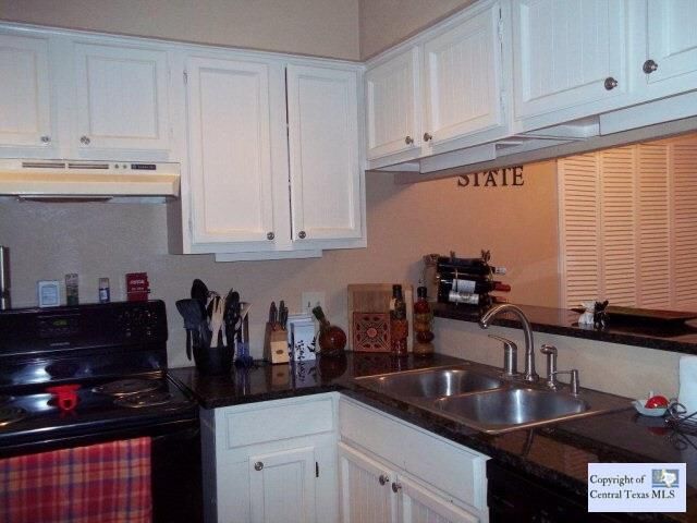 Property Photo: 421-1L W San Antonio Street 1 L TX 78666