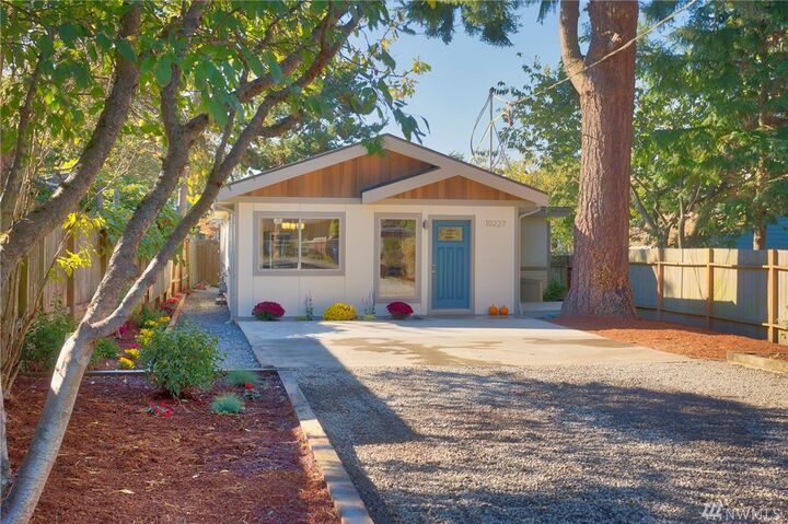 Property Photo:  10227  42nd Avenue SW  WA 98146 