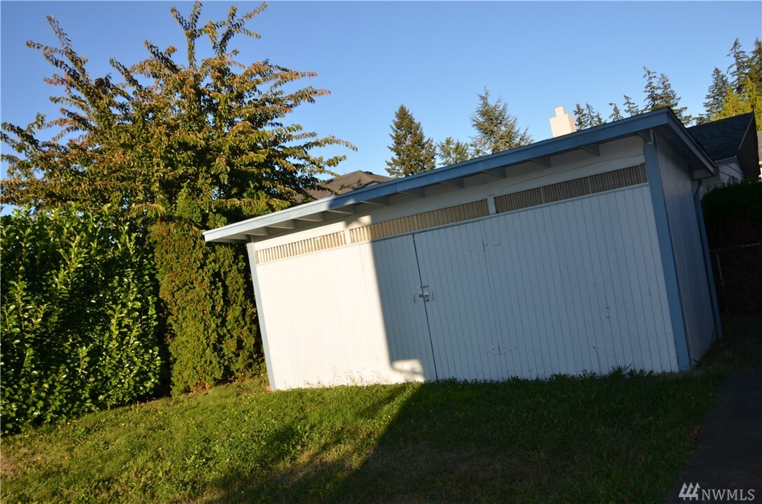 Property Photo: 230 Heather Dr WA 98282