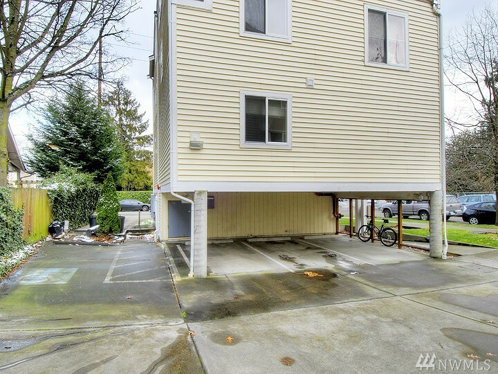 Property Photo:  2020 E Denny Wy  WA 98122 