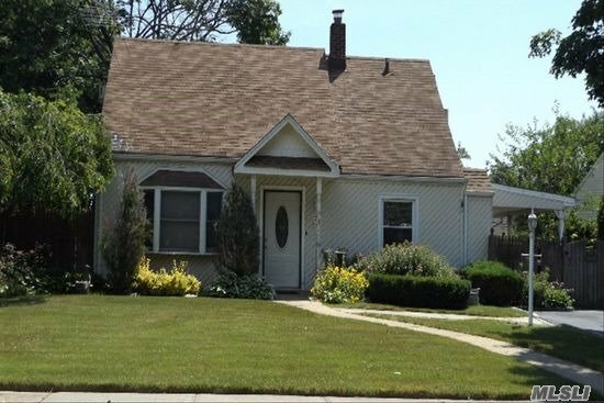 Property Photo: 79 Harvest Ln NY 11756