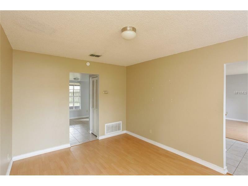 Property Photo: 3705 Kalewood Place FL 33596