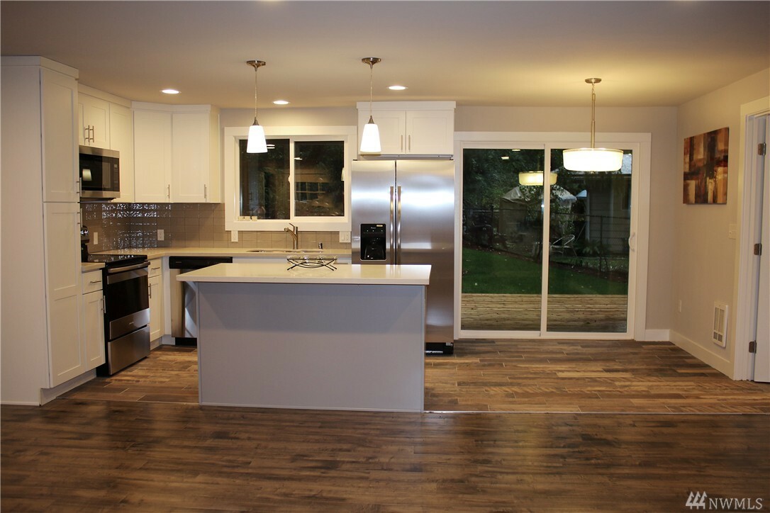 Property Photo: 9512 Edmonds Wy WA 98020