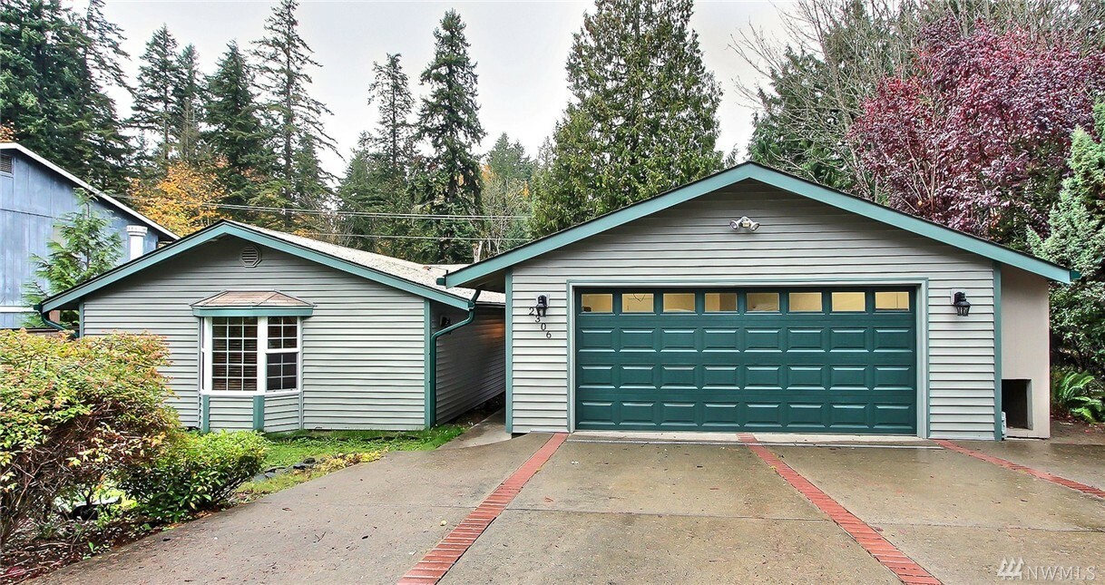 Property Photo:  2306 Parkwood Blvd  WA 98374 