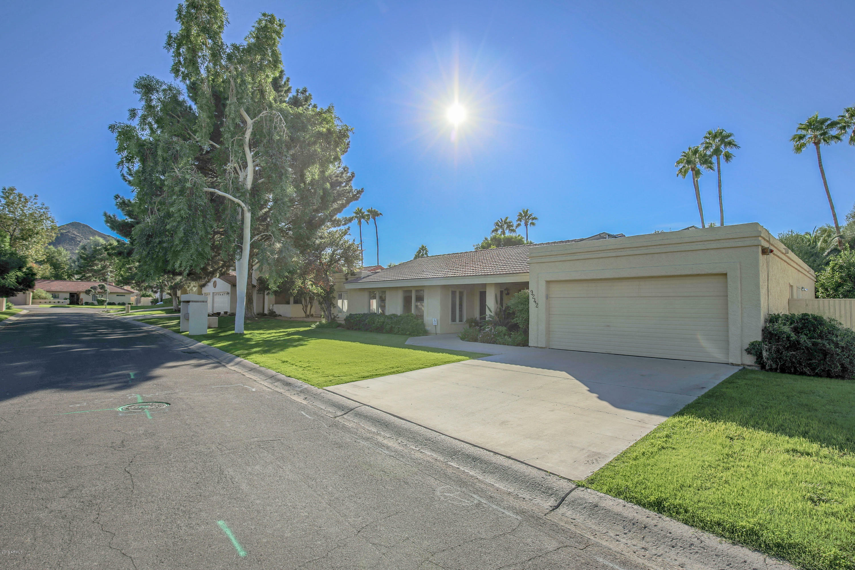 Property Photo: 9242 N 34th Place AZ 85028