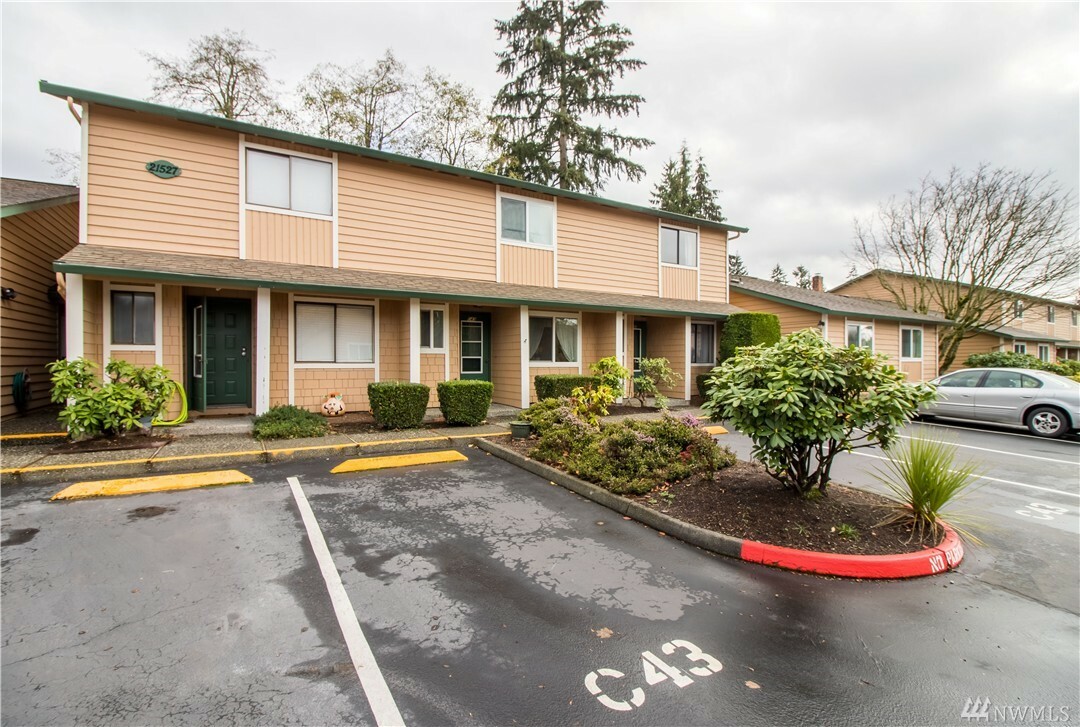 Property Photo:  21527 4th Ave W. C43  WA 98021 