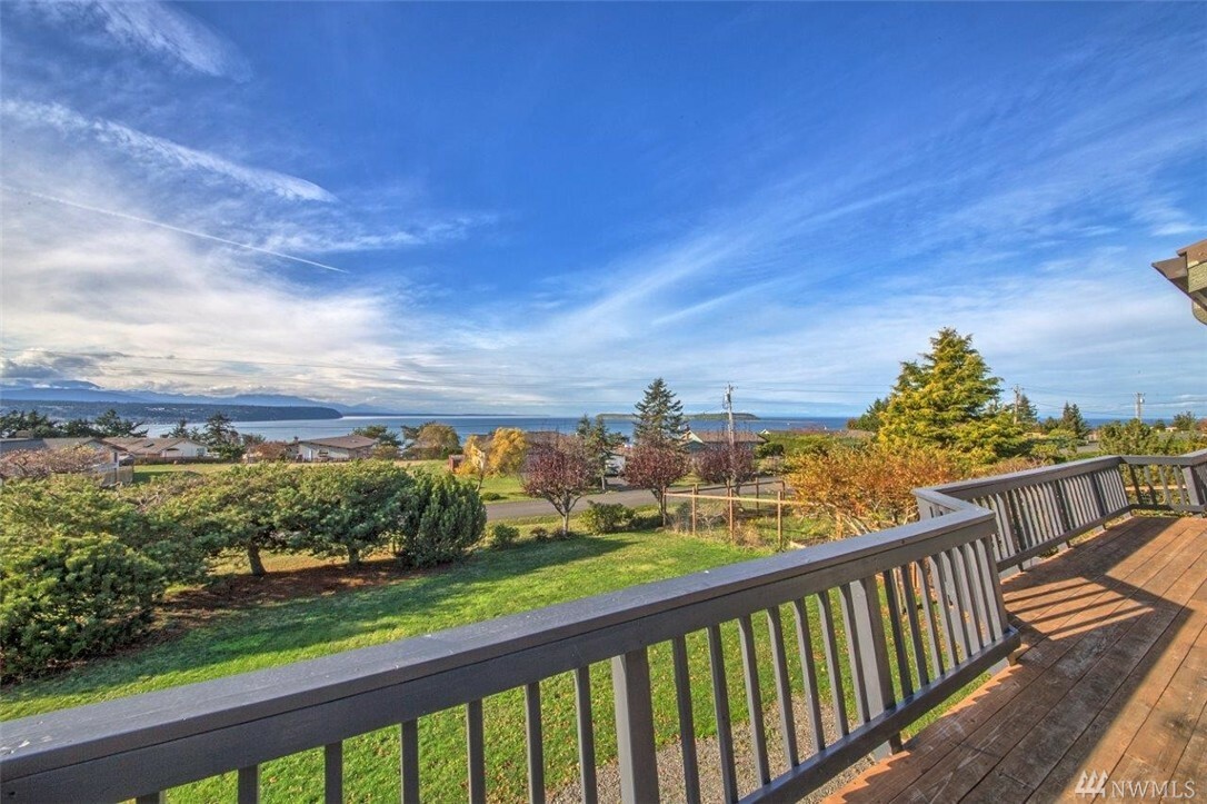 Property Photo:  21 S Rhododendron  WA 98368 