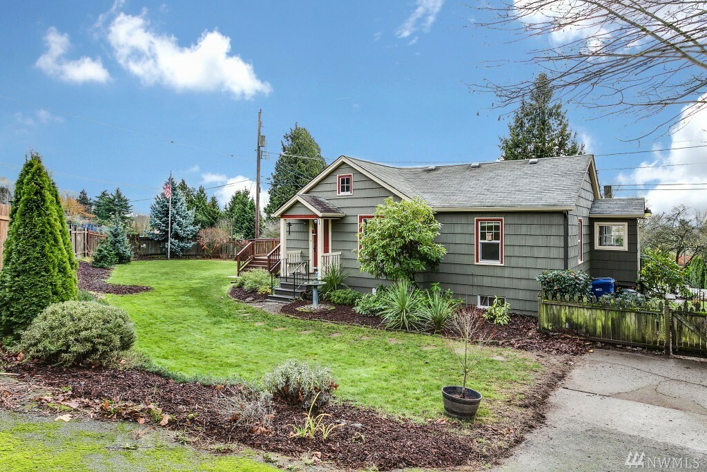 Property Photo:  8036 S 130th St  WA 98178 