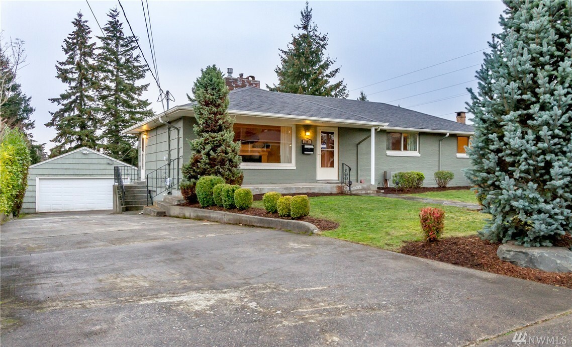 Property Photo:  2107 N Ferdinand St  WA 98406 